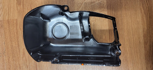 Cache côté droit avec passage pour le manche du store.
Modèle F45 s