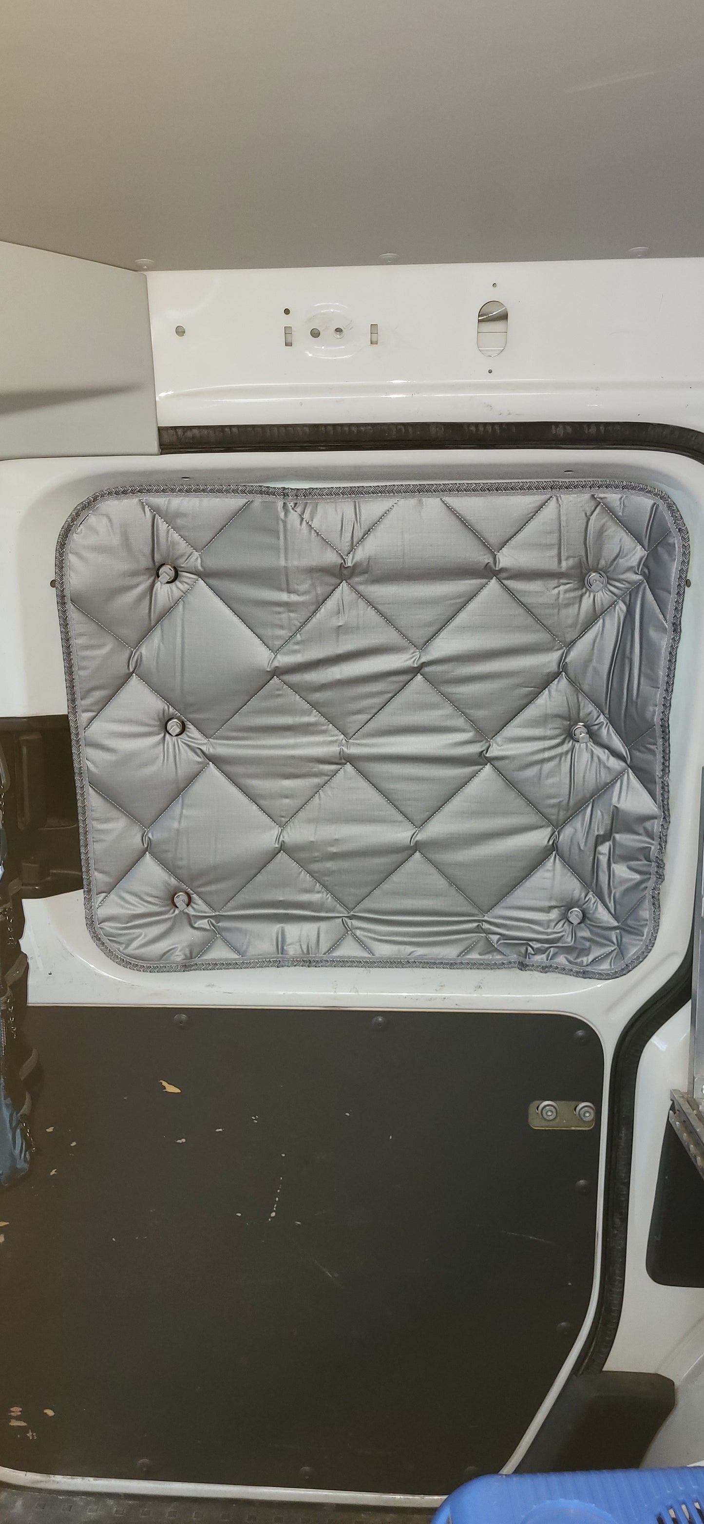 ISOLATION THERMIQUE COMPLÈTE POUR VW T5-T6.1 COURT/ HAYON OU PORTES BATTANTES