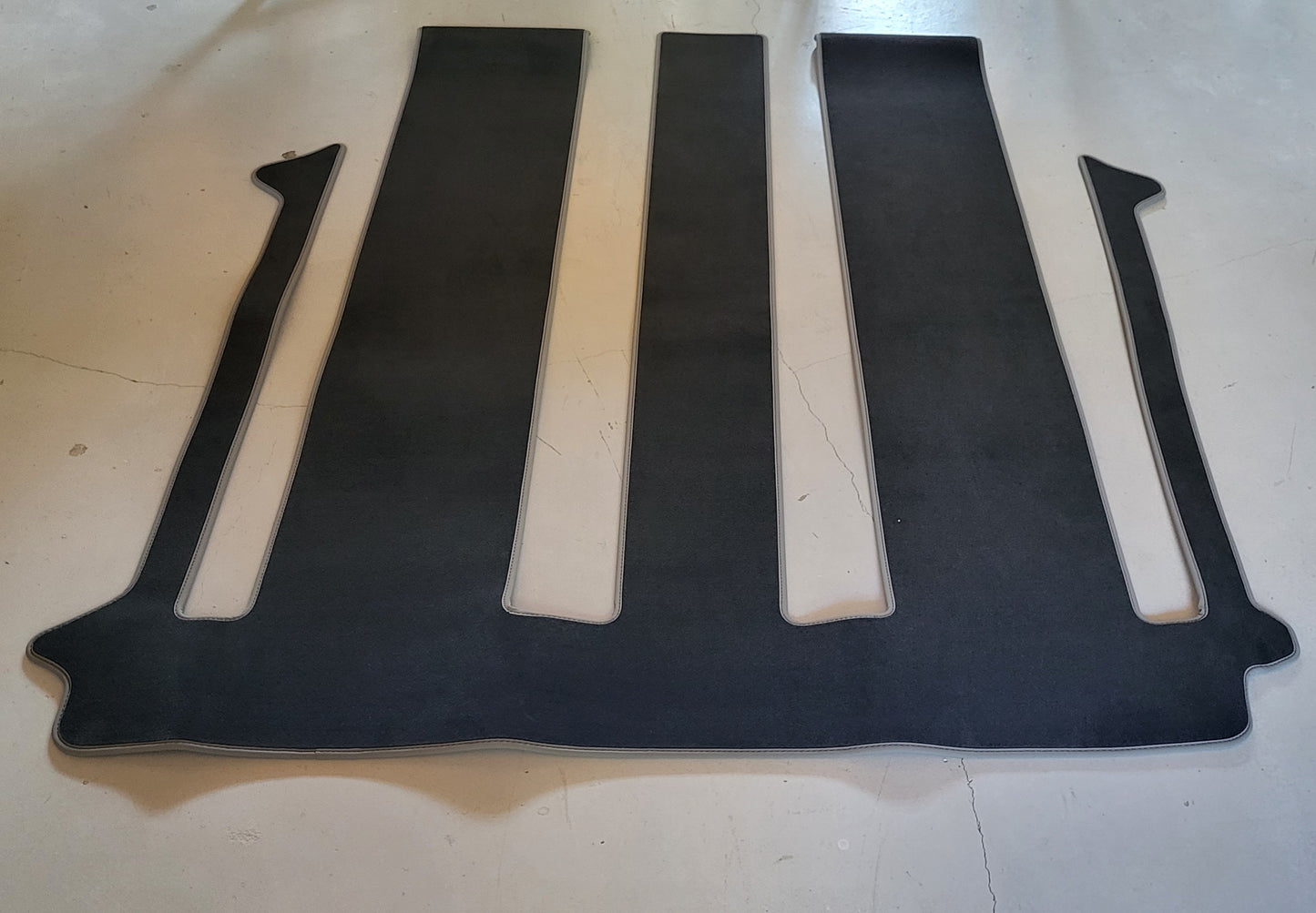 TAPIS HABITACLE NOIRE CAOUTCHOUC T5->T6.1  MULTIVAN 4 RAILS