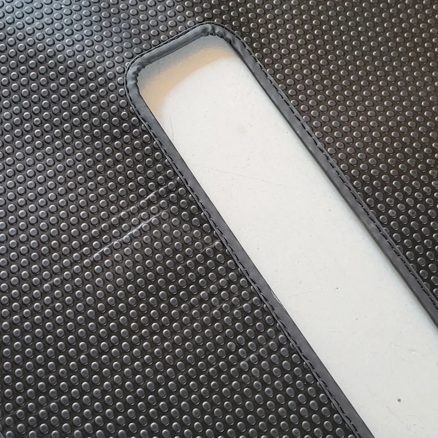 TAPIS HABITACLE NOIRE CAOUTCHOUC T5->T6.1  MULTIVAN 4 RAILS